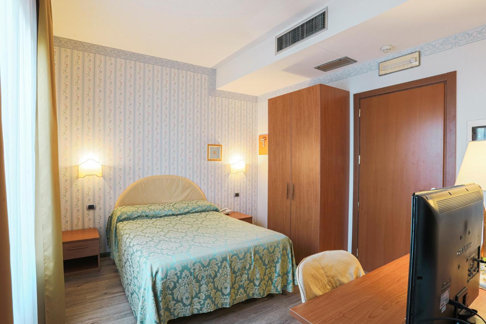 Hotel Ristorante La Lanterna Castelnuovo di Garfagnana Zewnętrze zdjęcie