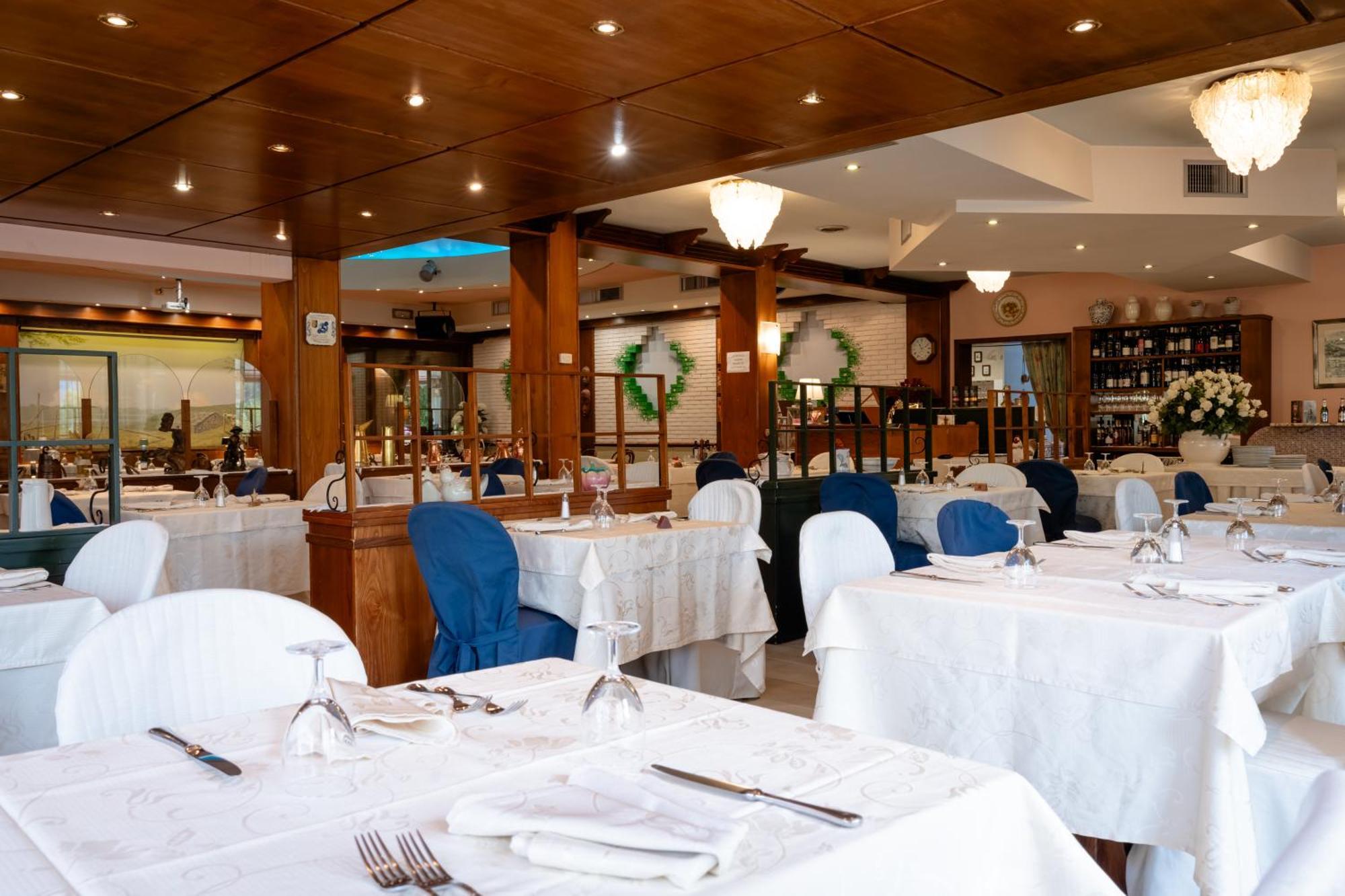 Hotel Ristorante La Lanterna Castelnuovo di Garfagnana Zewnętrze zdjęcie