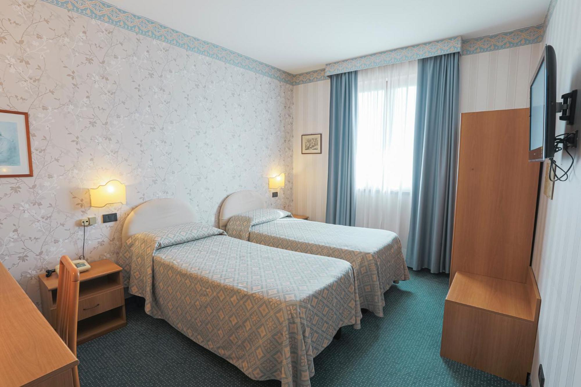 Hotel Ristorante La Lanterna Castelnuovo di Garfagnana Zewnętrze zdjęcie